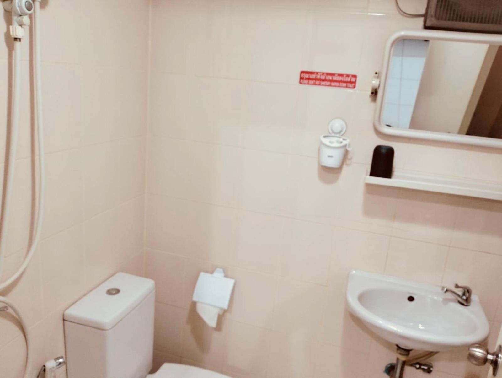 Hotel Ree House@Soi Cowboy-Asoke Bts-Mrt Bangkok Exterior foto